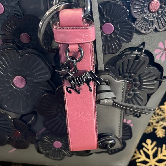 Coach Dakotah Linked Tea Rose Bag And Matching Clutch Wallet With 2 Charms! - Picture 8 of 8